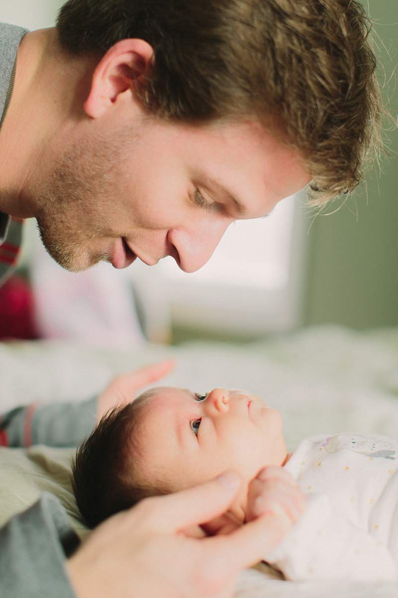 in home family lifestyle newborn photos