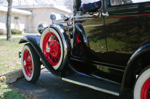 model a car for wedding photo