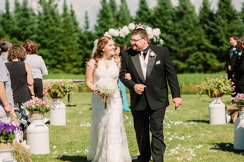 back-yard-rustic-wisconsin-wedding-16