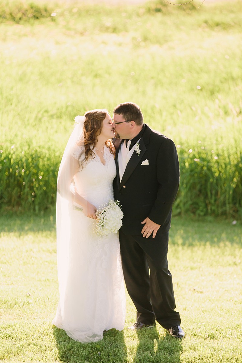 back-yard-rustic-wisconsin-wedding-18