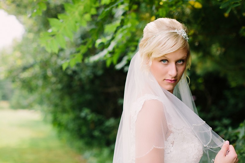 munson-bridge-winery-barn-outdoor-rustic-wisconsin-wedding-photos-004