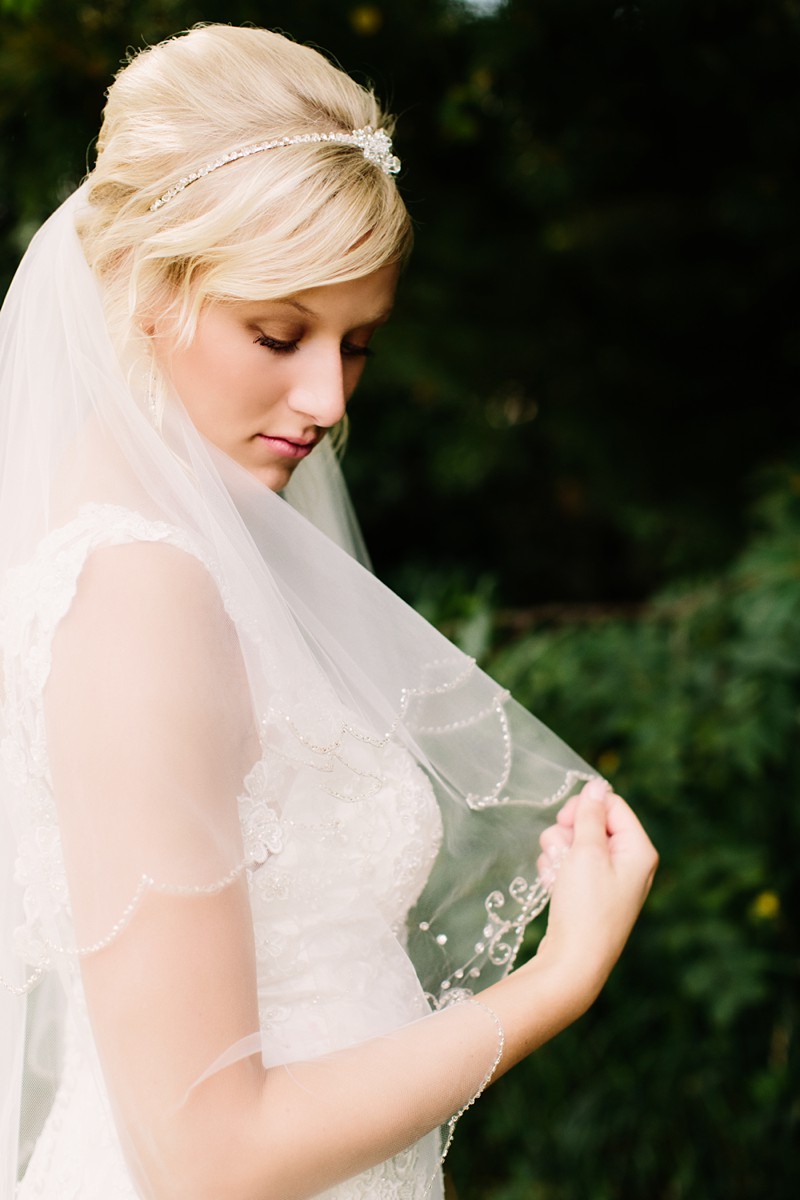 munson-bridge-winery-barn-outdoor-rustic-wisconsin-wedding-photos-005