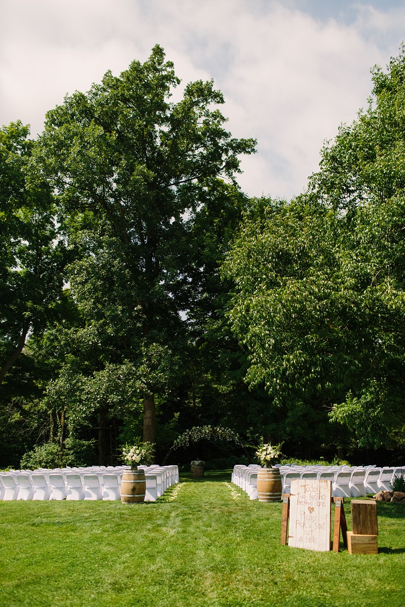 munson-bridge-winery-barn-outdoor-rustic-wisconsin-wedding-photos-013