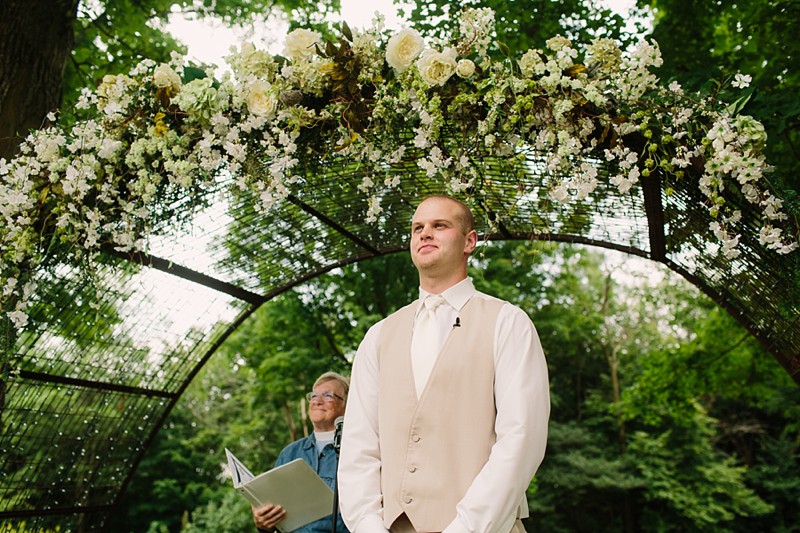 munson-bridge-winery-barn-outdoor-rustic-wisconsin-wedding-photos-017