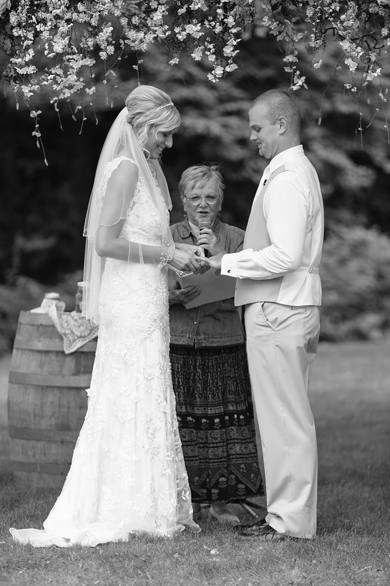 munson-bridge-winery-barn-outdoor-rustic-wisconsin-wedding-photos-026