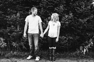 outdoor wisconsin maternity photos