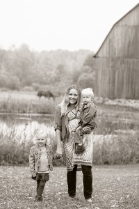fall photos kids on farm