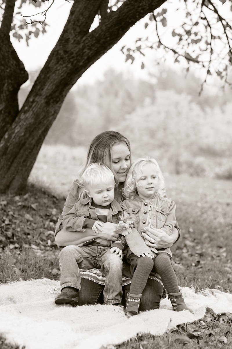 fall photos kids on farm