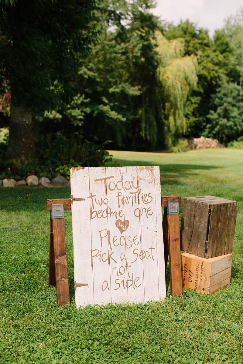 munson-bridge-winery-outdoor-wedding-in-wisconsin-photos-015