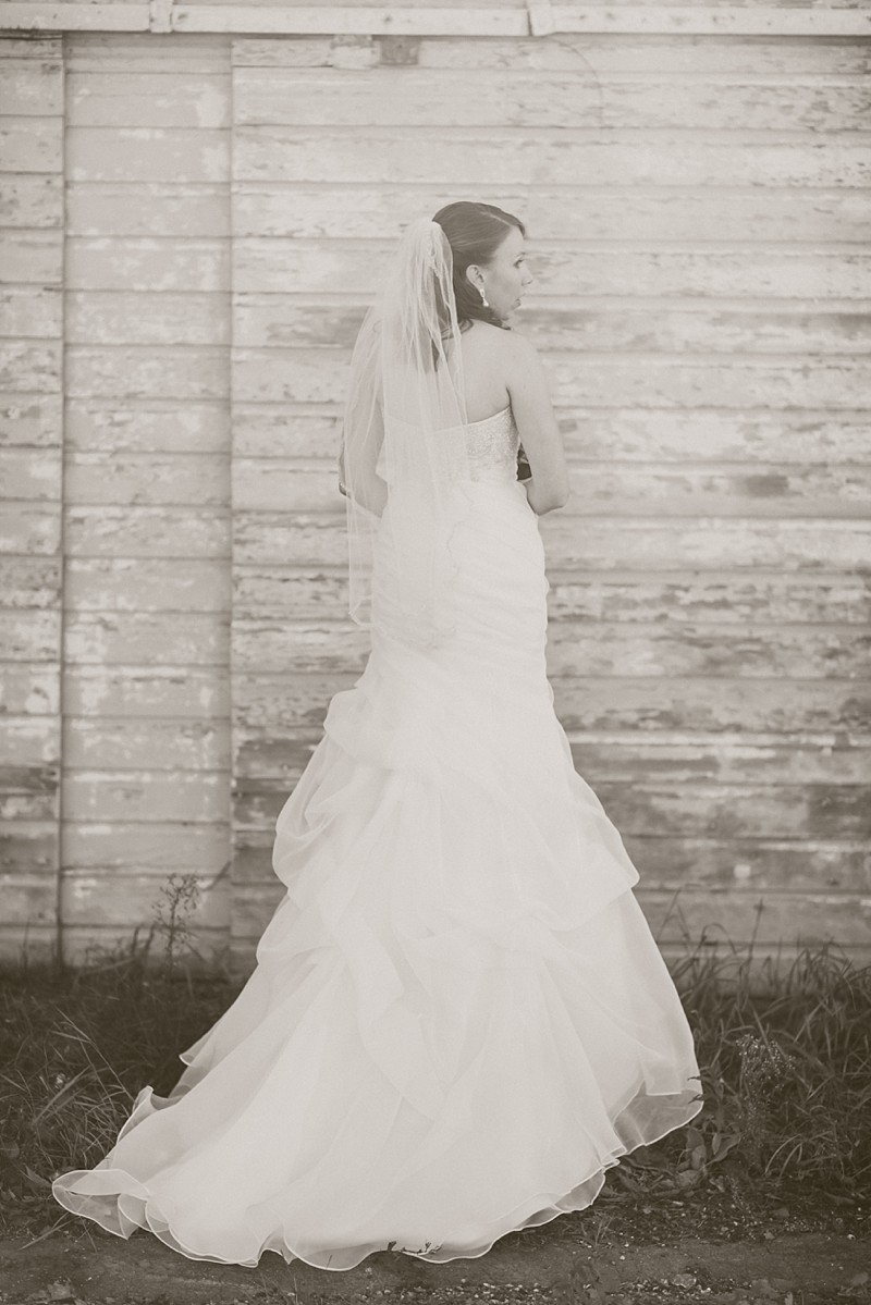 19-waupaca-ale-house-wedding-photos-james-stokes-photography