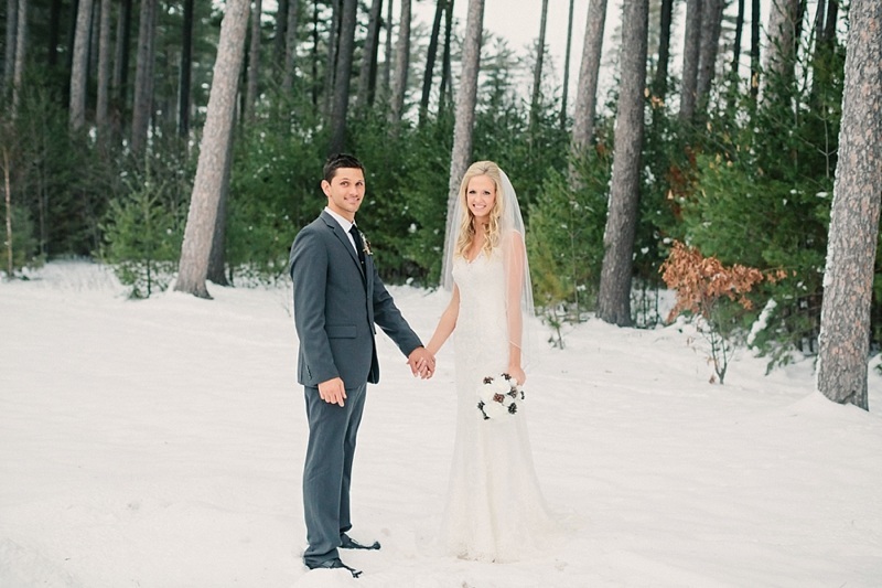 Winter Wedding Bride and Groom Outdoor Photo Ideas