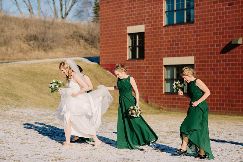 La-Crosse-Onalaska-Holmen-Drugans-Wisconsin-country-club-winer-wedding-photos-23