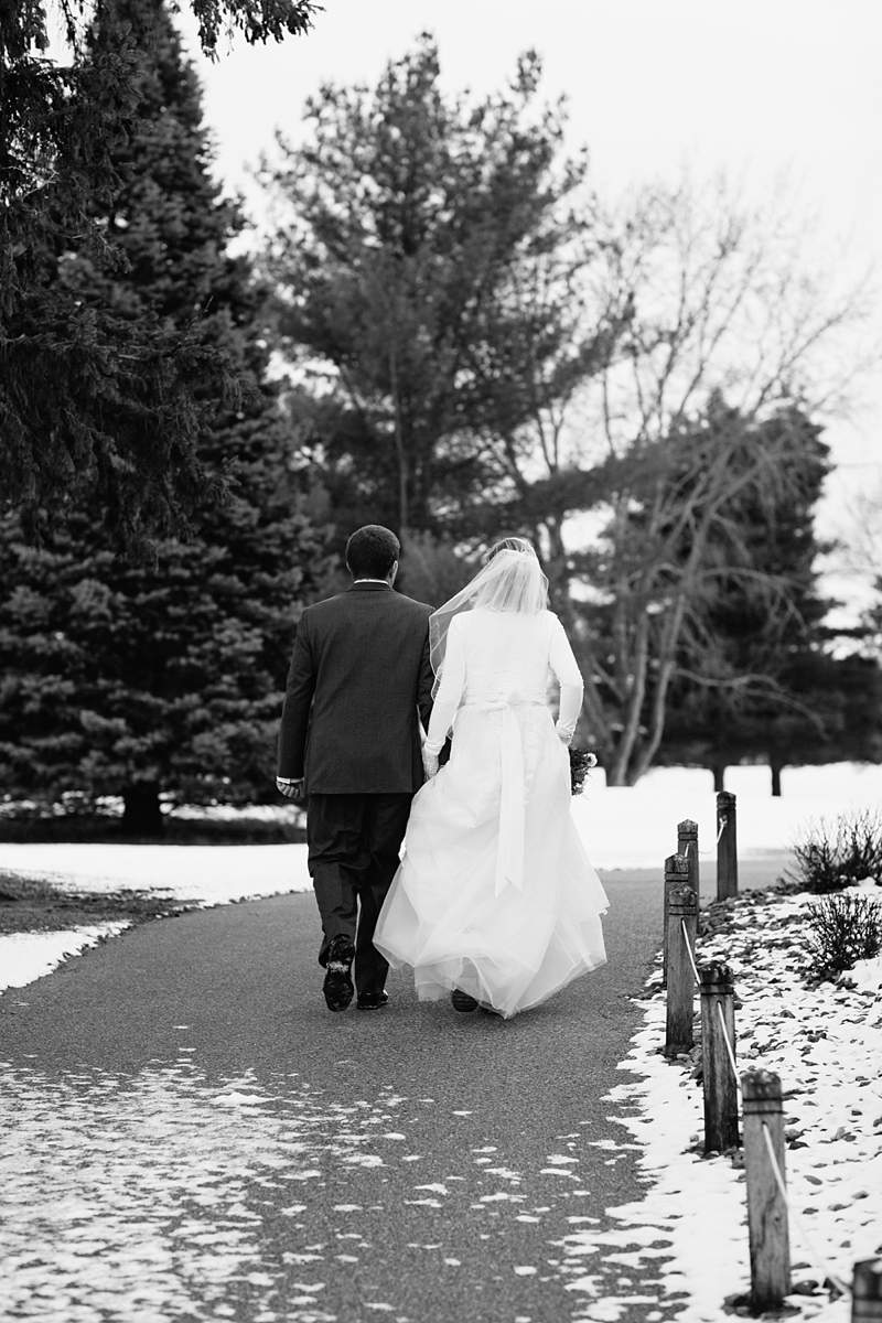 La-Crosse-Onalaska-Holmen-Drugans-Wisconsin-country-club-winer-wedding-photos-49