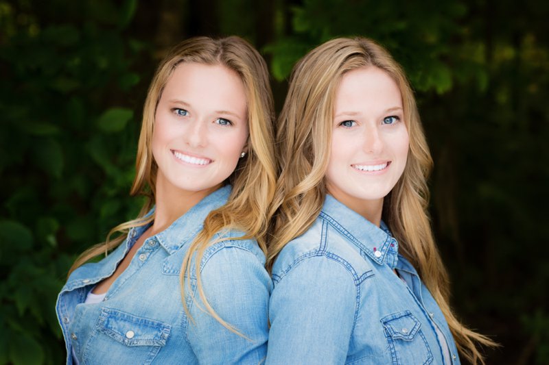 twin sisters abbotsford wisconsin senior photographer. 