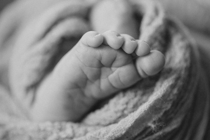 Newborn Toes details 