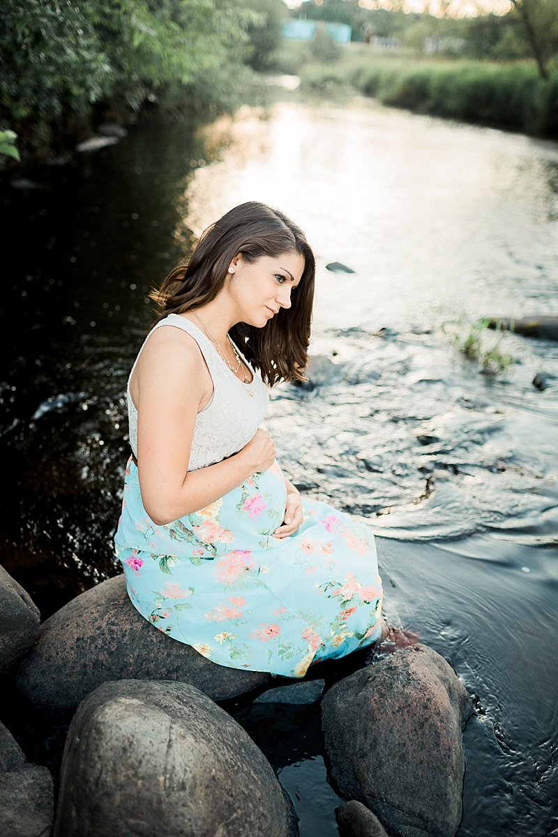 maternity photography Wisconsin - outdoor maternity photo - James Stokes Photography