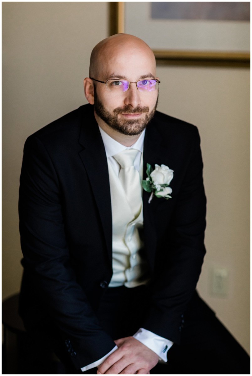 groom photoshoot